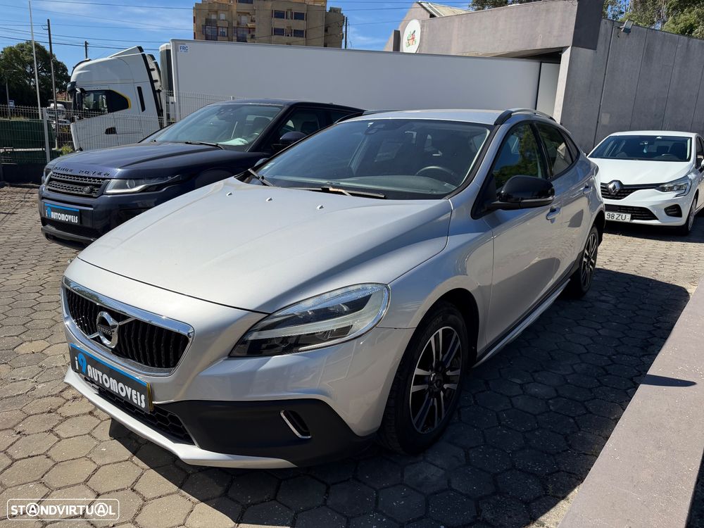 Volvo V40 Cross Country 2.0 D2 Momentum Geartronic - 4