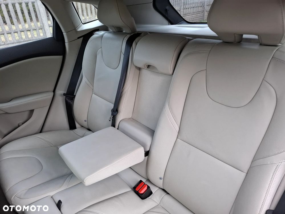 Volvo V40 D4 Geartronic You - 21
