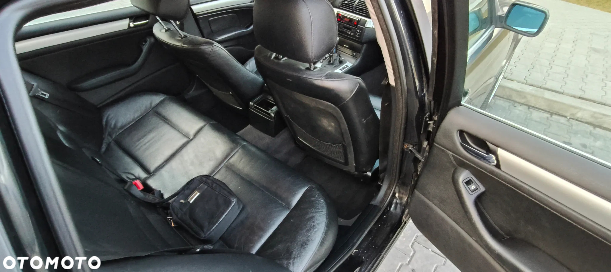 BMW Seria 3 330i - 10