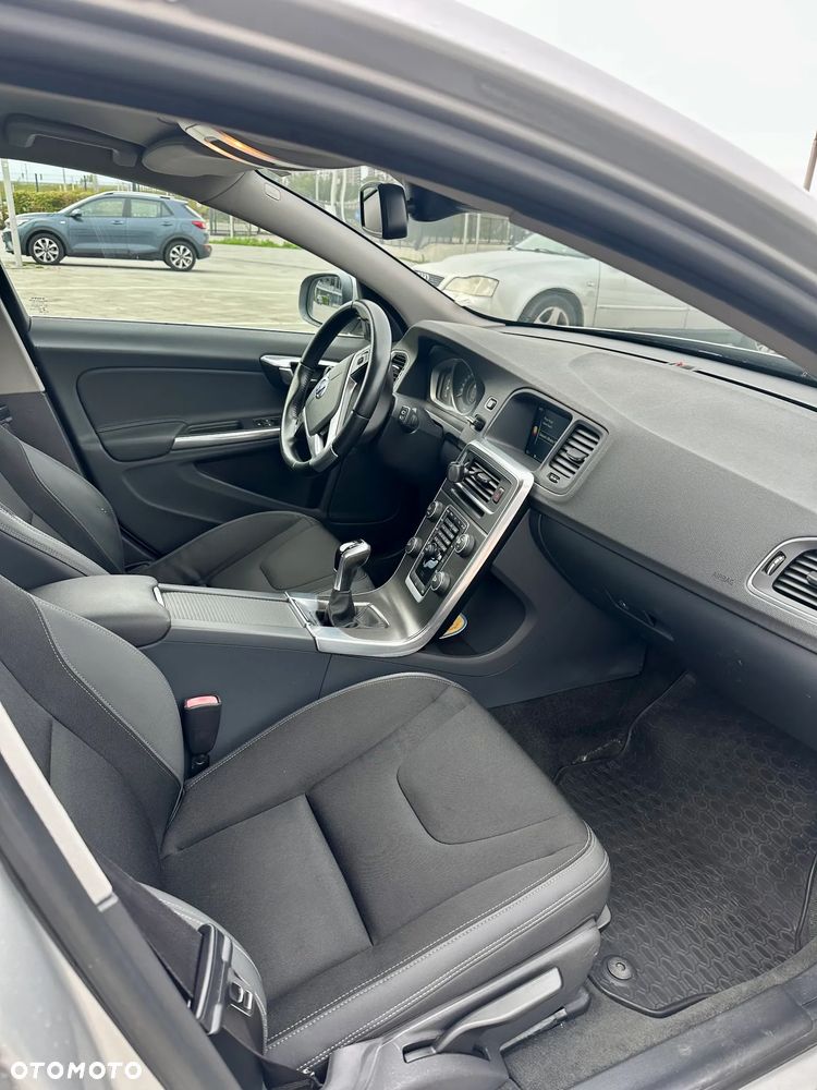 Volvo V60 D4 Drive-E Momentum - 8