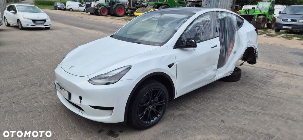 Tesla Model Y 62.5 Standard RWD - 3
