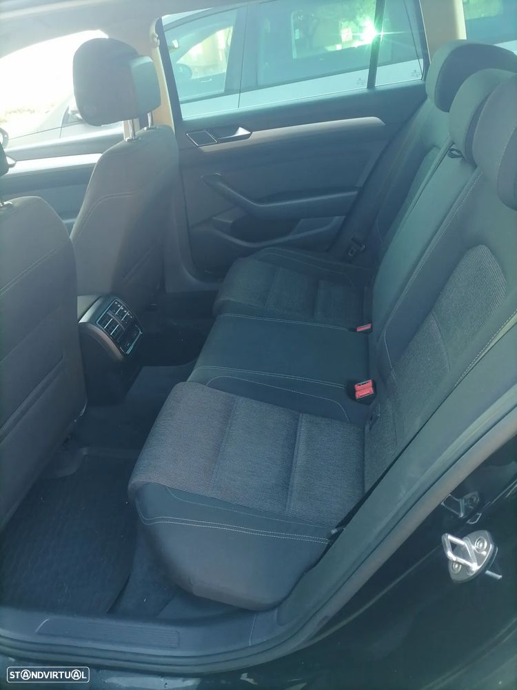 VW Passat Variant 1.6 TDI Confortline DSG - 9