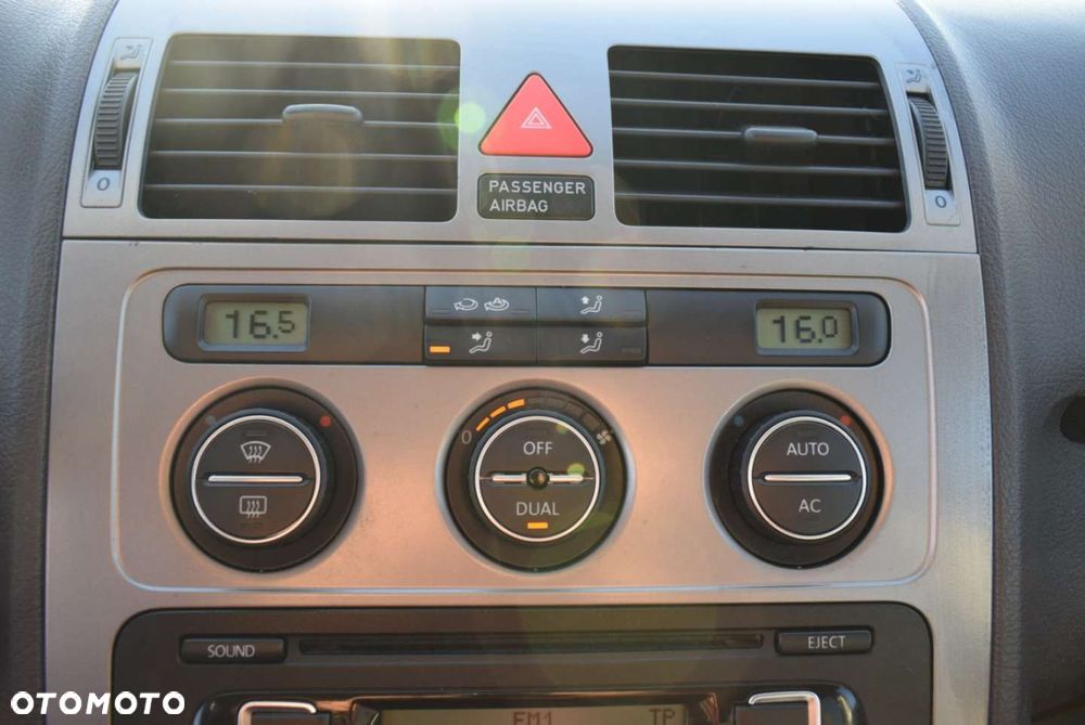 Volkswagen Touran - 28