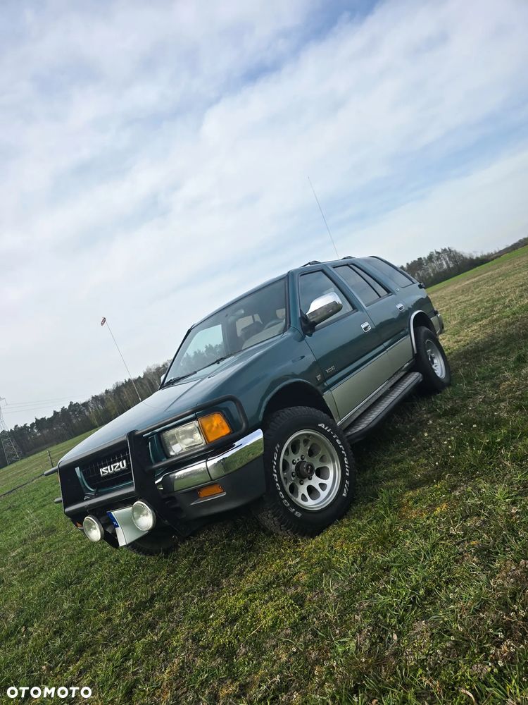 Isuzu Inny - 2