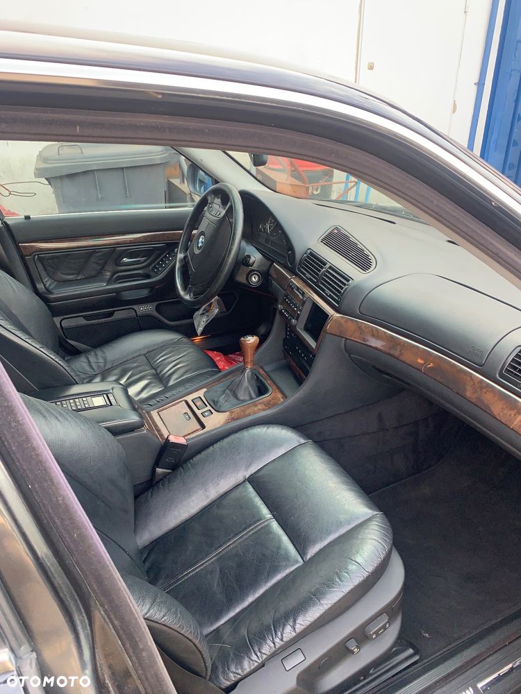 BMW Seria 7 735i - 10