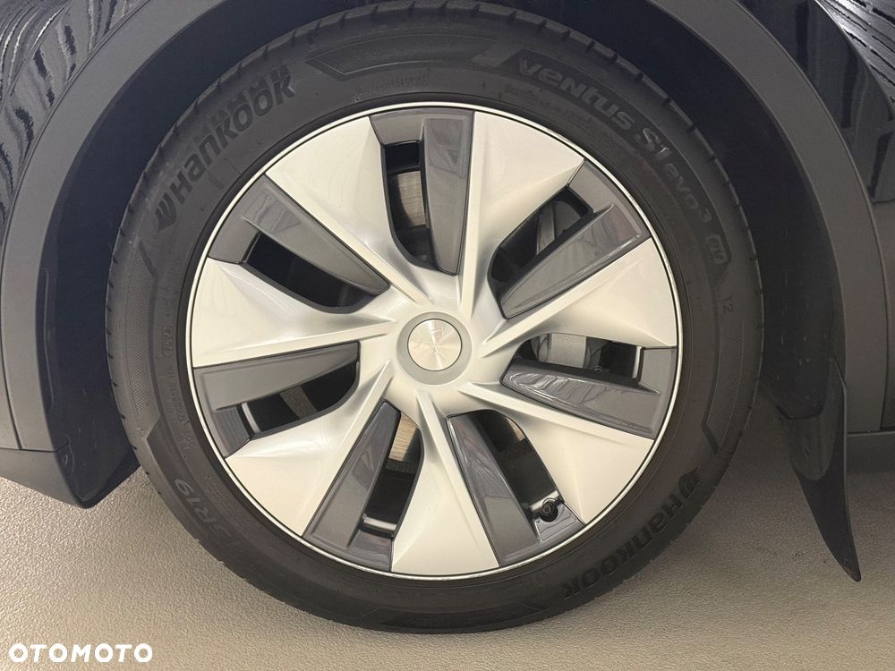 Tesla Model Y Long Range AWD - 21