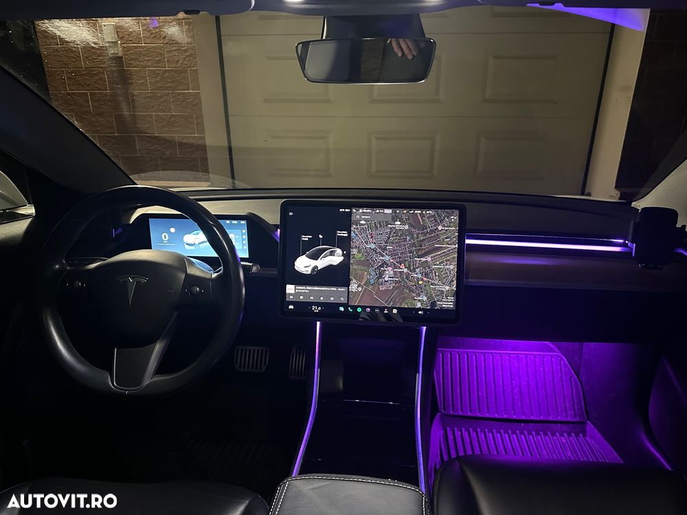 Tesla Model 3 - 7