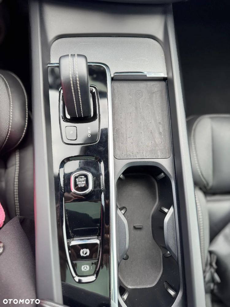 Volvo XC 60 T8 Plug-In Hybrid AWD Plus Dark - 25