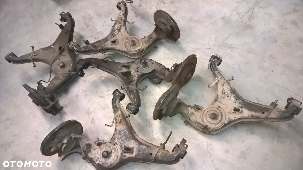 VW T4 ZAWIESZENIE ZWROTNICA PIASTA WAHACZ SYNCRO - 4