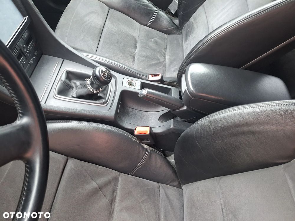 Audi A4 Limousine 2.0 TDI DPF - 16