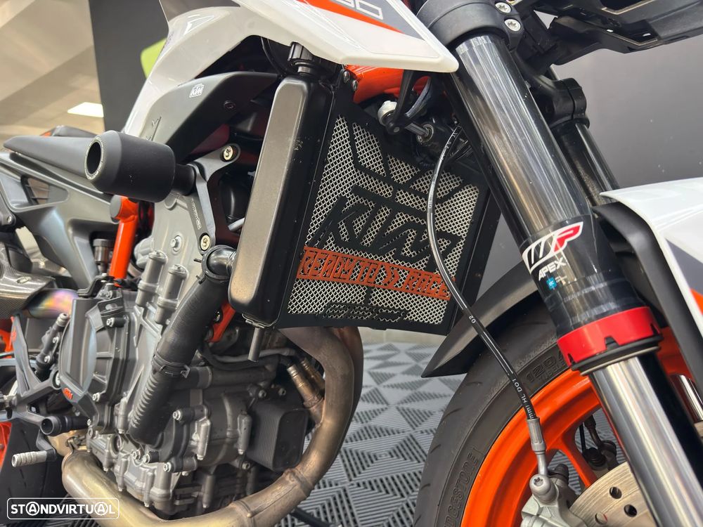 KTM 890 DUKE R - 17