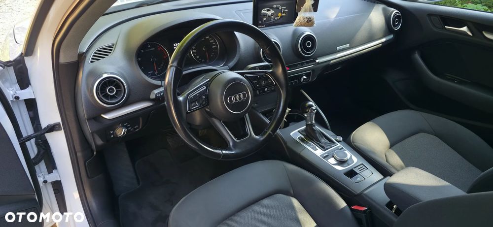 Audi A3 1.6 TDI (clean diesel) S tronic Ambiente - 19
