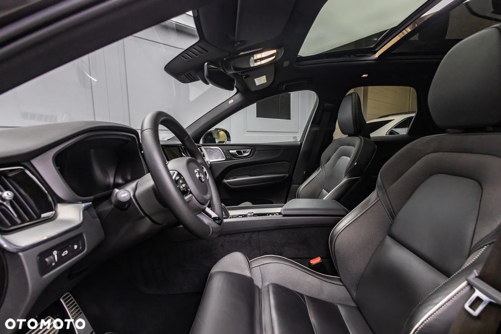 Volvo XC 60 T8 Plug-In Hybrid AWD R-Design - 26