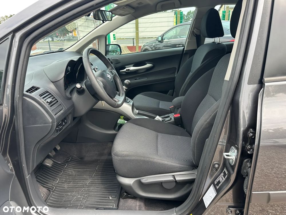 Toyota Auris - 14