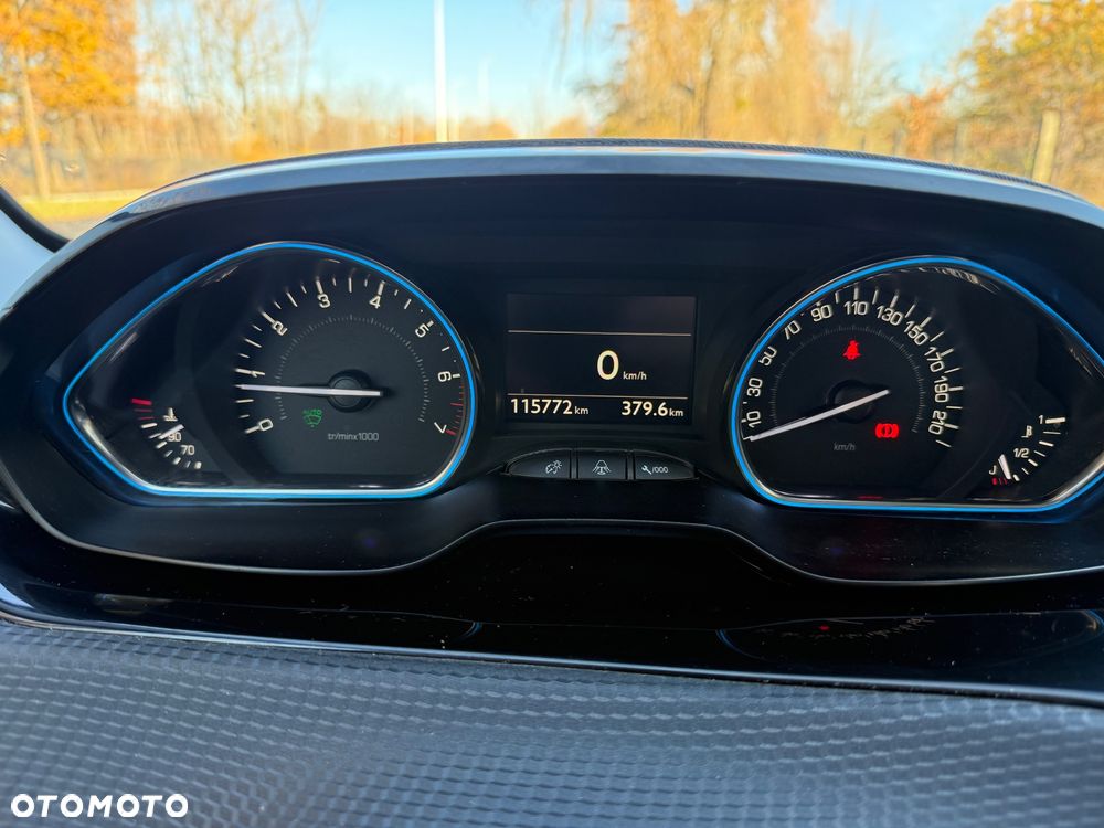 Peugeot 2008 1.2 Pure Tech Allure S&S - 32