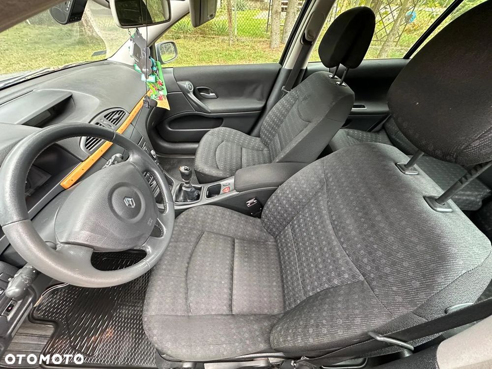 Renault Laguna 2.0 dCi Initiale - 11