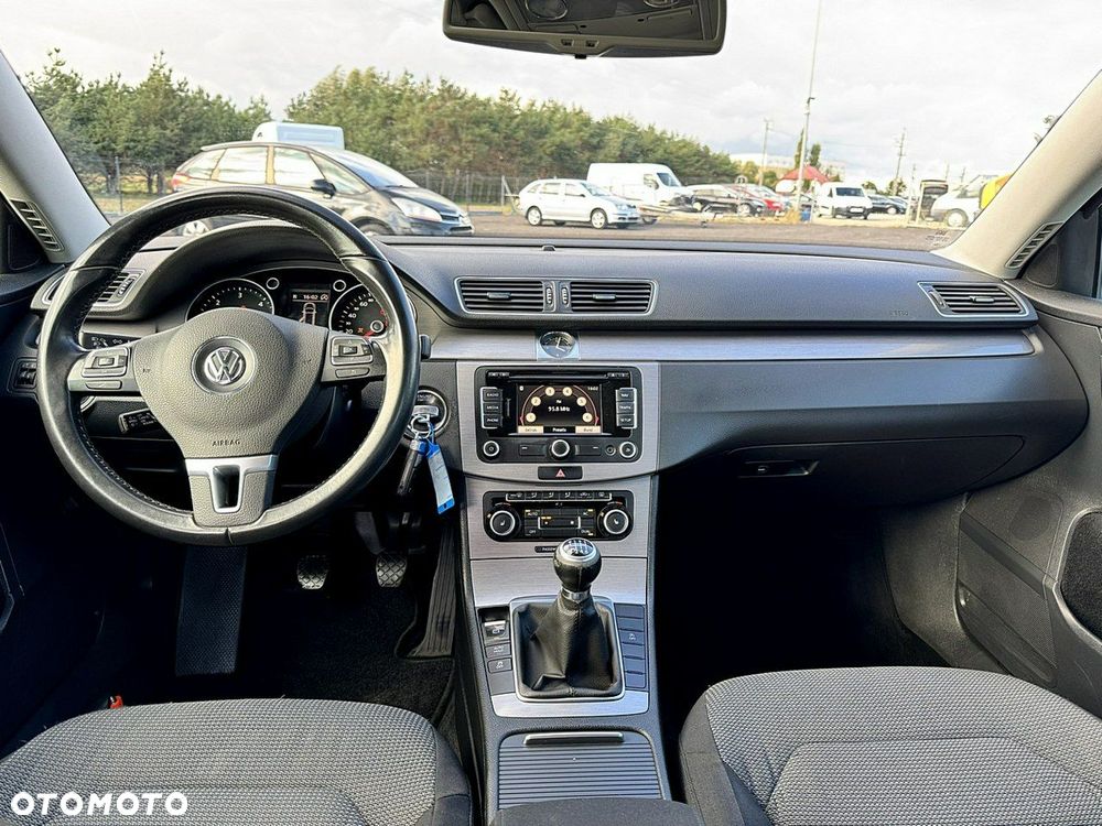Volkswagen Passat - 14