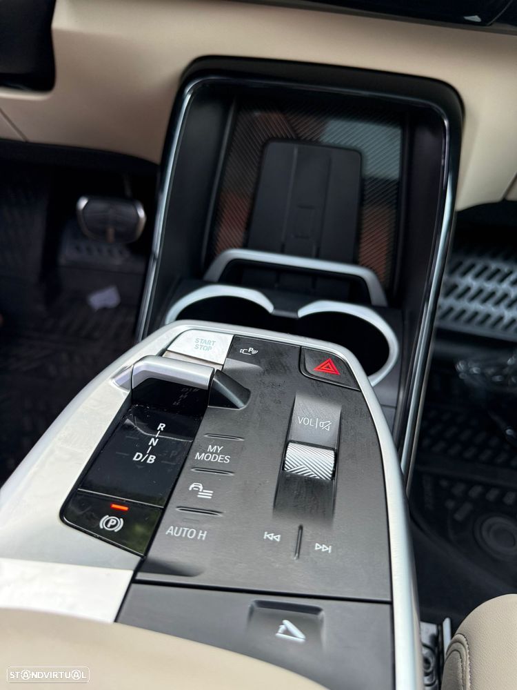 BMW iX1 eDrive20 Pack Desportivo M - 14
