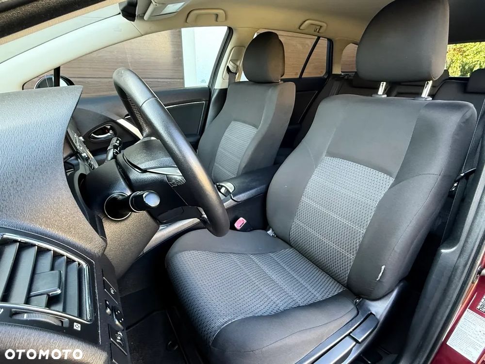 Toyota Avensis 1.8 Sol - 15