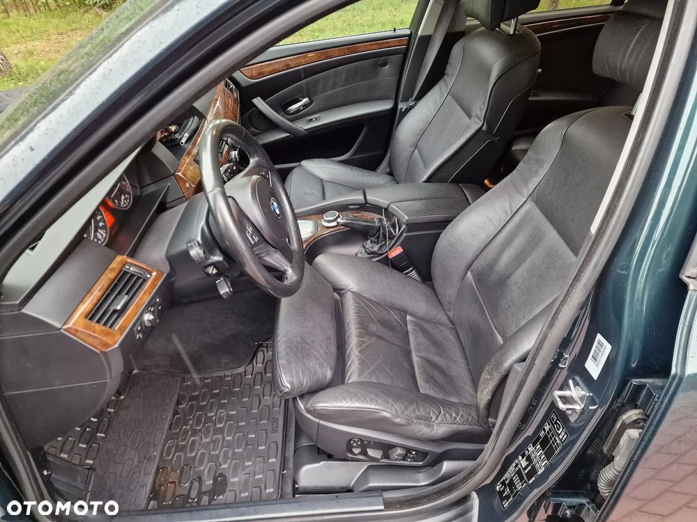 BMW Seria 5 530d xDrive Touring - 8