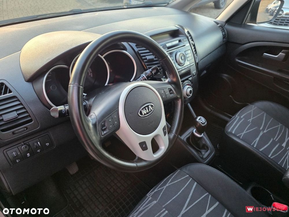 Kia Venga - 15