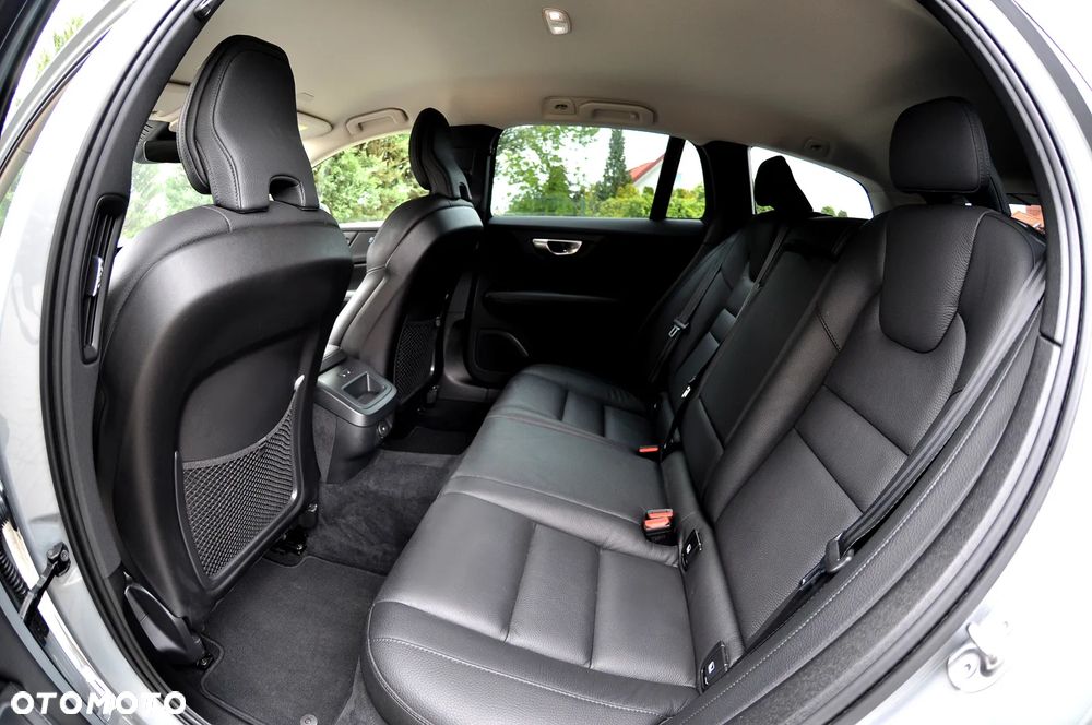 Volvo V60 Cross Country B4 D AWD Plus - 22