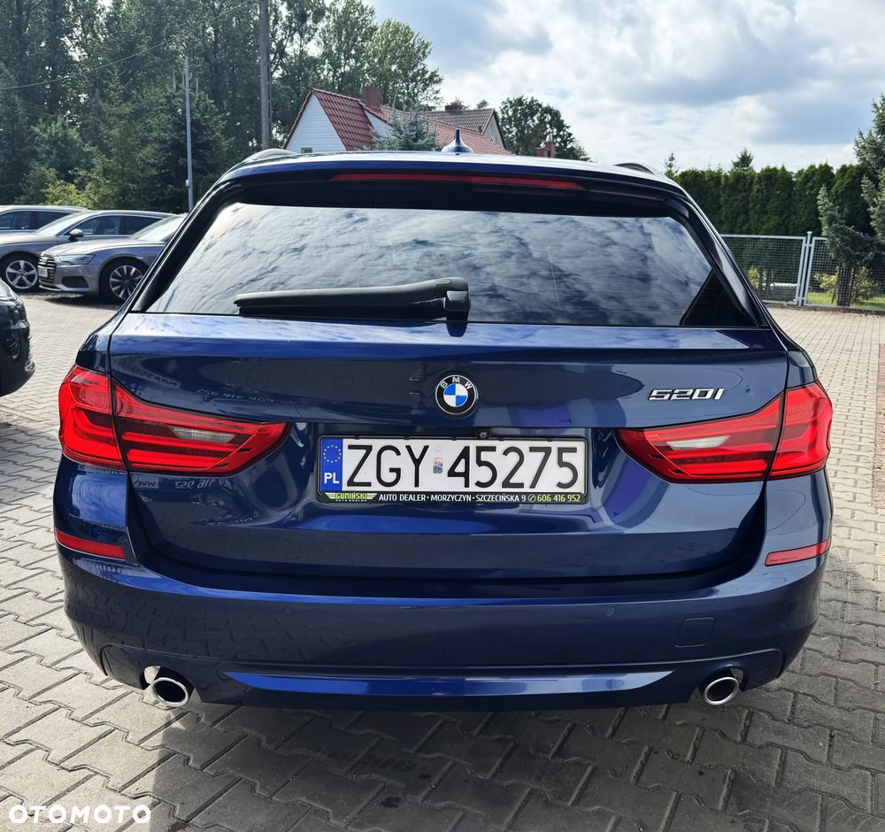 BMW Seria 5 520i Sport Line - 11