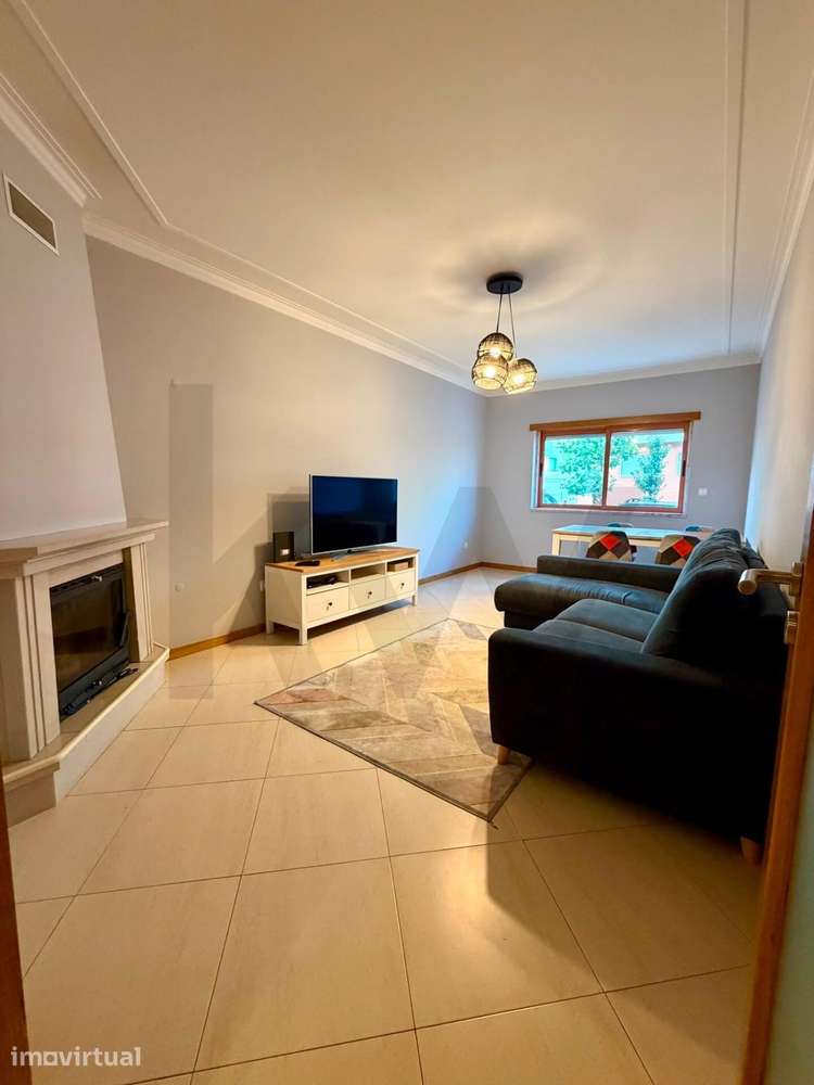 Apartamento T1 Mobilado com Varanda e Garagem | Camarate - Grande imagem: 4/14