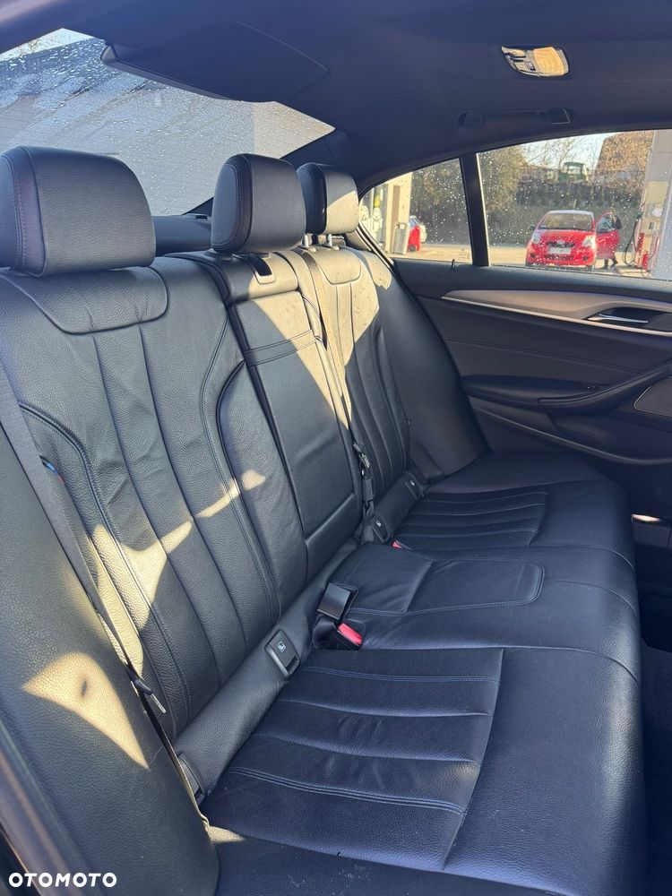 BMW Seria 5 520d M Sport - 10