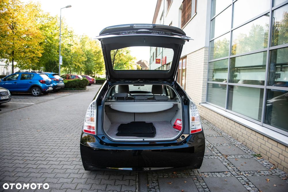 Toyota Prius (Hybrid) Executive - 6