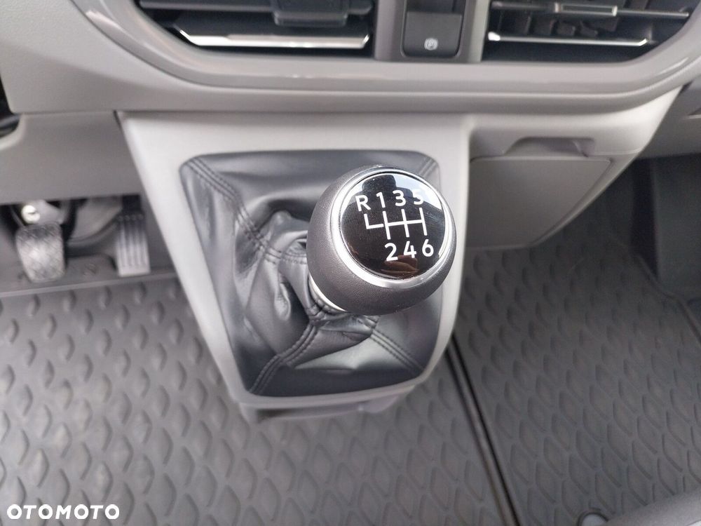 Volkswagen Transporter Transporter Furgon silnik: 2,0 l TDI 150 KM / skrzynia biegów: 6-biegowa manualna rozstaw osi: 3500 mm - 11