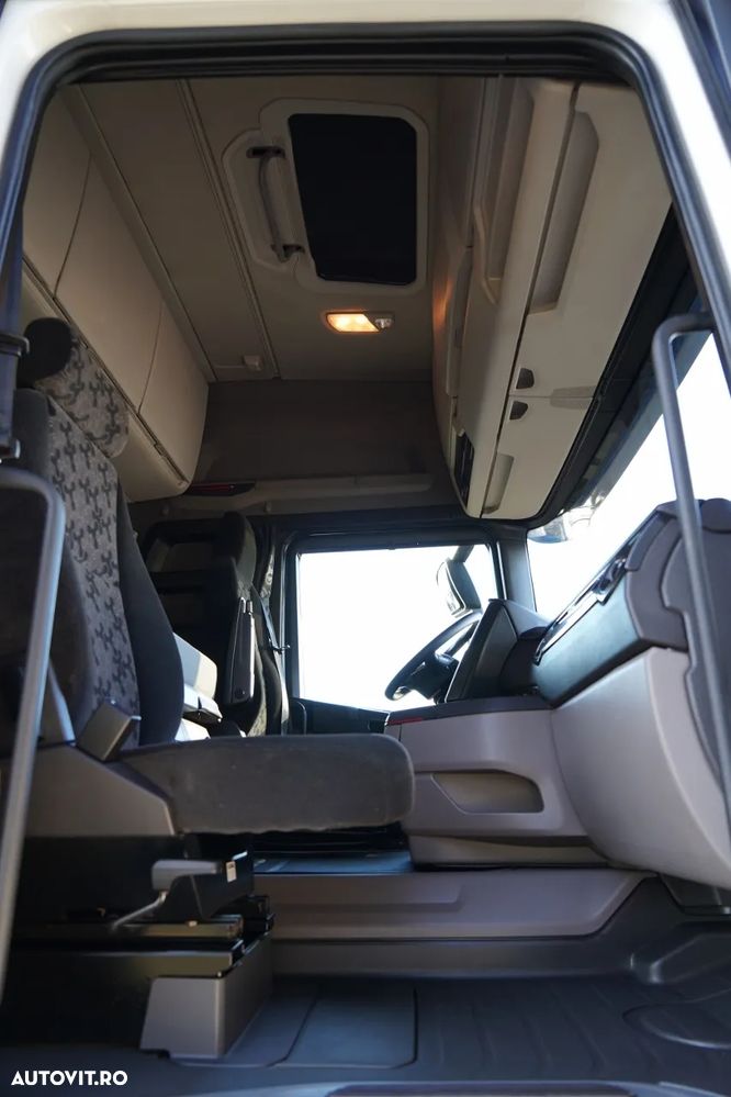 Scania R 650 / V8 / 6x4 / SISTEM HIDRAULIC / MASĂ NETĂ: 100.000 KG / I-PARK COOL / TRACTOR CU 3 AXE / ANVELOPE 100% - 35