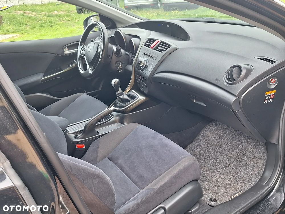 Honda Civic 1.8 i-VTEC Executive Black Edition - 5