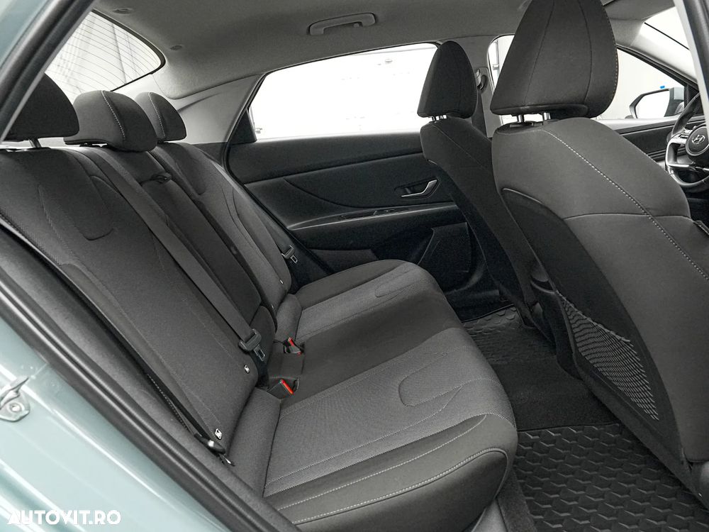 Hyundai Elantra 1.6 l 123 CP CVT Comfort - 17