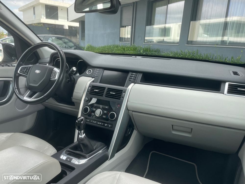 Land Rover Discovery Sport 2.0 TD4 HSE Luxury - 23