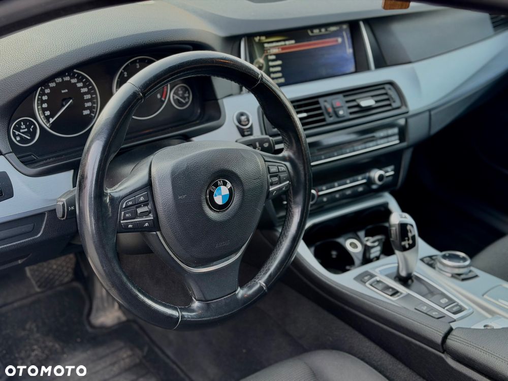 BMW Seria 5 525d xDrive - 9
