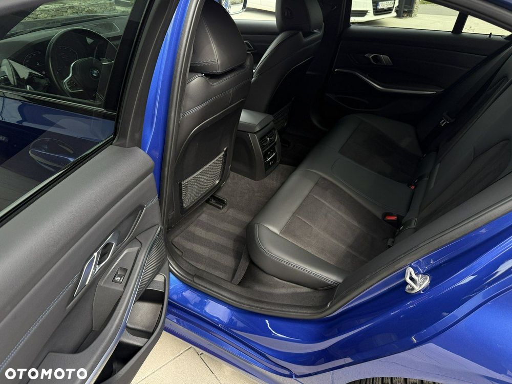 BMW Seria 3 320d xDrive M Sport sport - 36