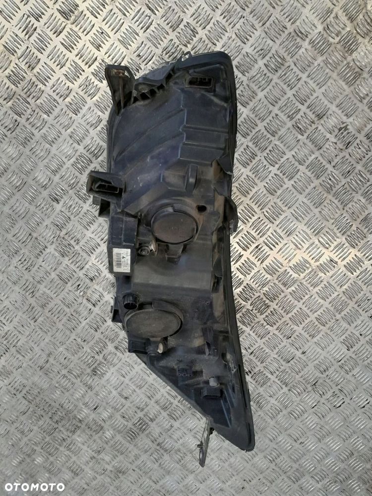 REFLEKTOR PRAWY LAMPA PRAWA IVECO DAILY VI 14- IVECO OE 5801473749 - 3