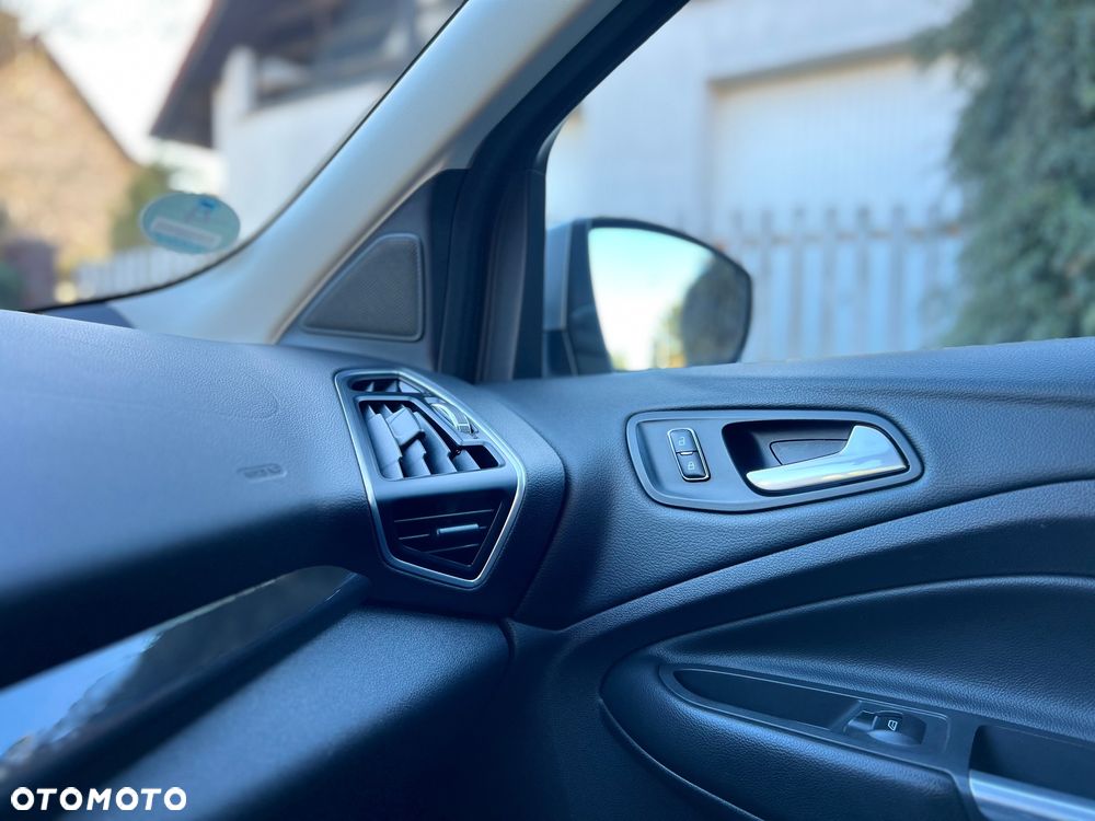 Ford Kuga 2.0 TDCi 2x4 Titanium - 32