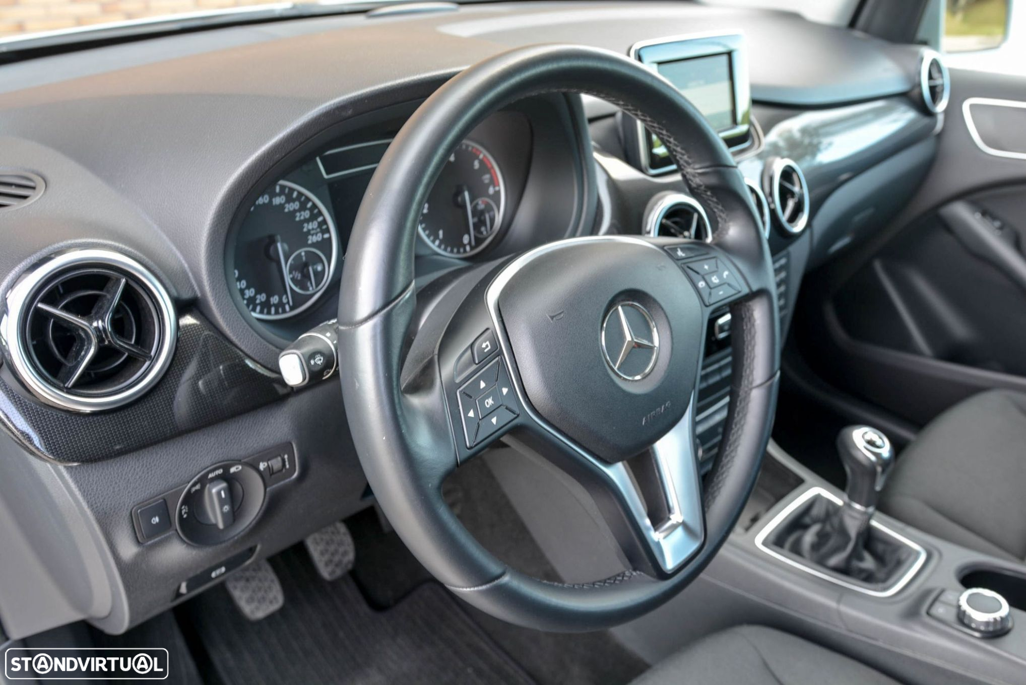 Mercedes-Benz B 200 d Style - 12