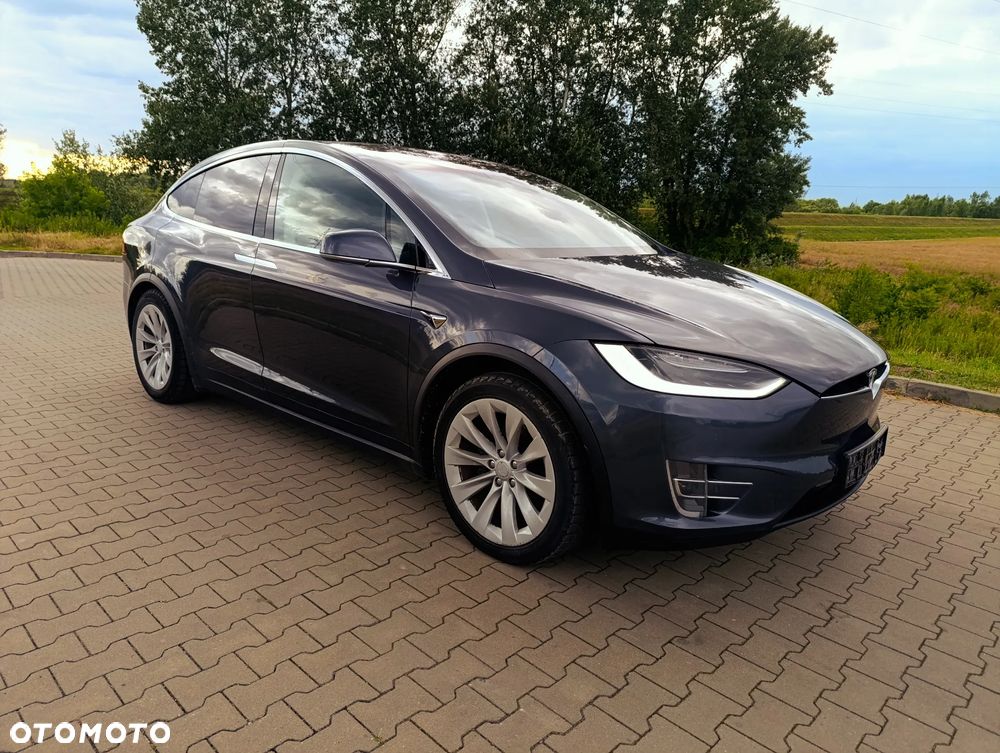 Tesla Model X - 4