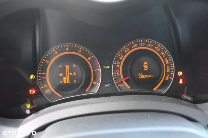 Toyota Auris 1.33 VVT-i Premium + - 8