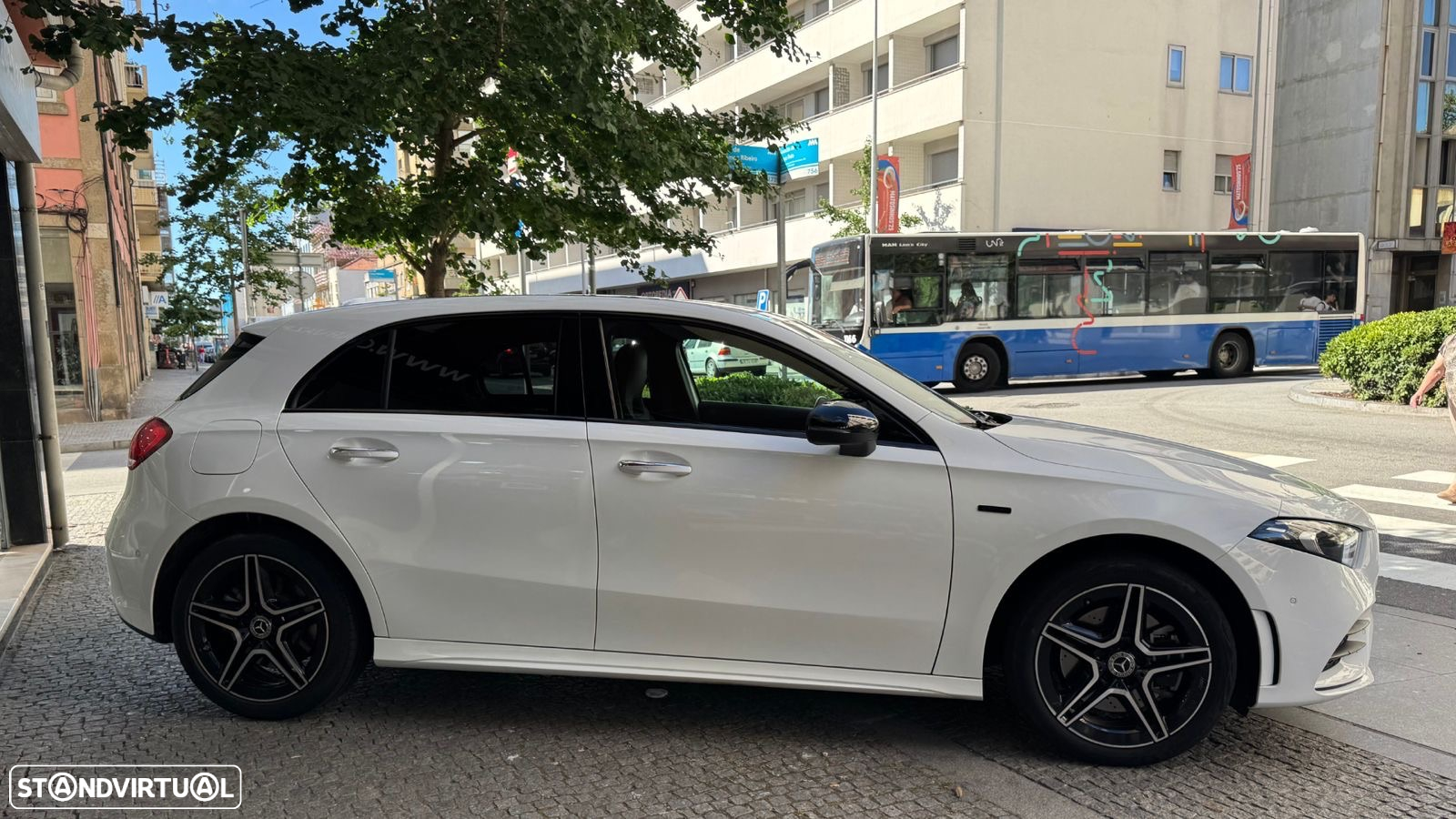 Mercedes-Benz A 250 e AMG Line - 4