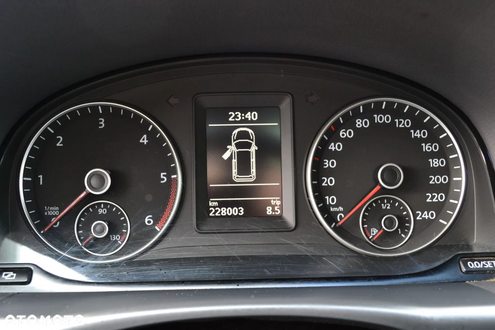 Volkswagen Touran 1.6 TDI DPF BlueMotion Technology MATCH - 23