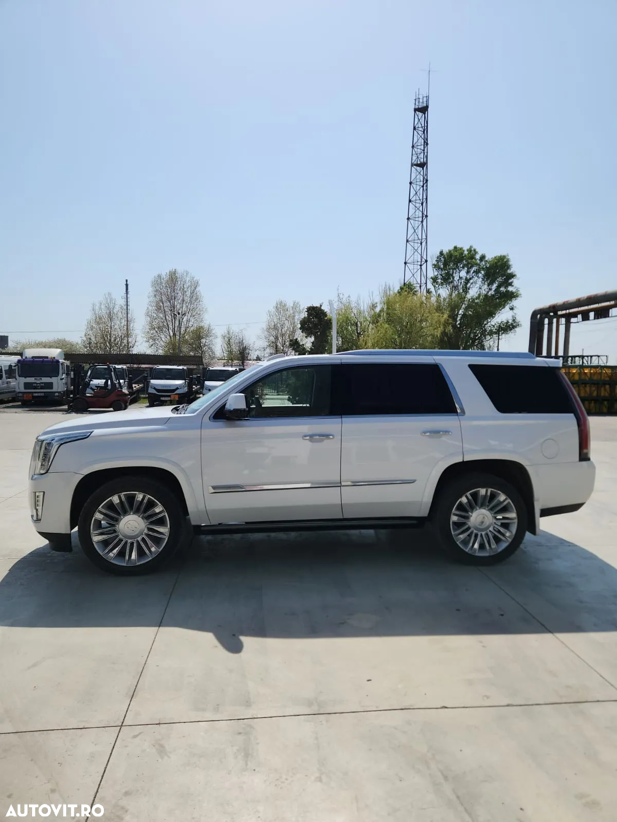Cadillac Escalade - 5