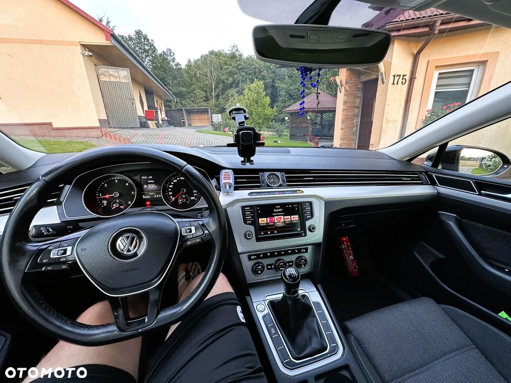Volkswagen Passat 1.6 TDI BMT Comfortline - 12