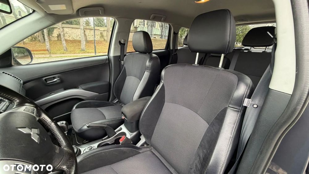 Mitsubishi Outlander - 33