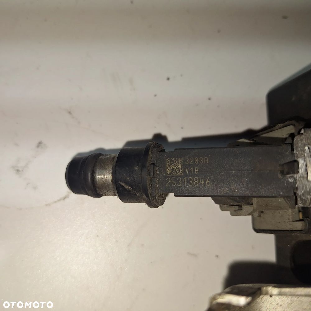 LISTWA WTRYSKOWA OPEL 09152039A 000055194 25313846 - 5