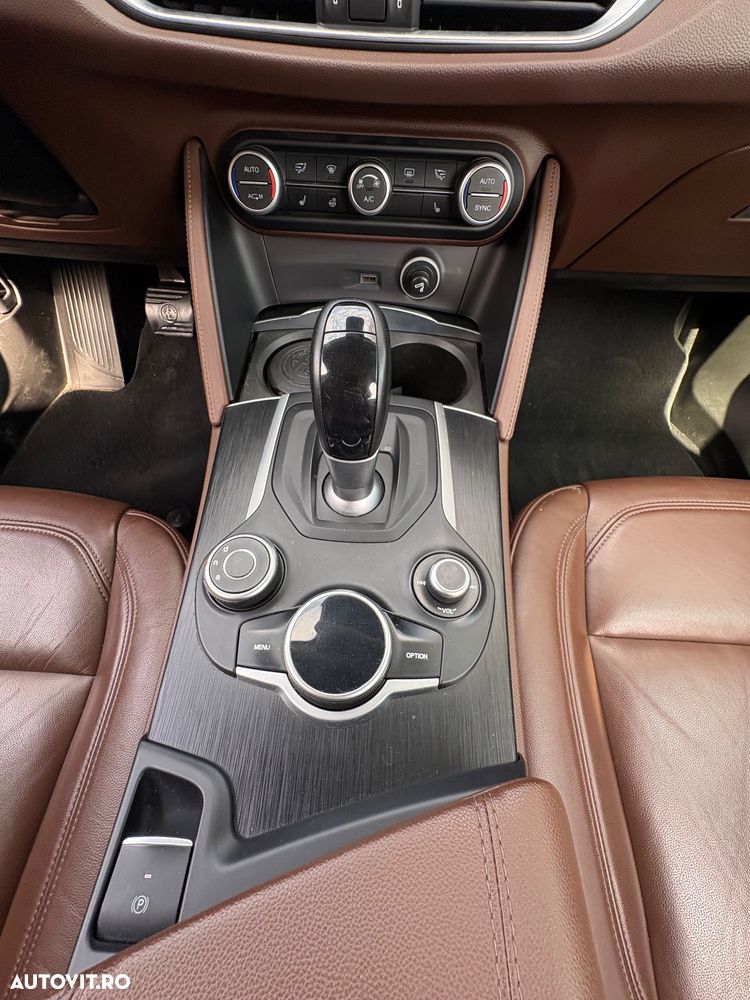 Alfa Romeo Stelvio 2.0 Turbo AWD AT8 Super - 13