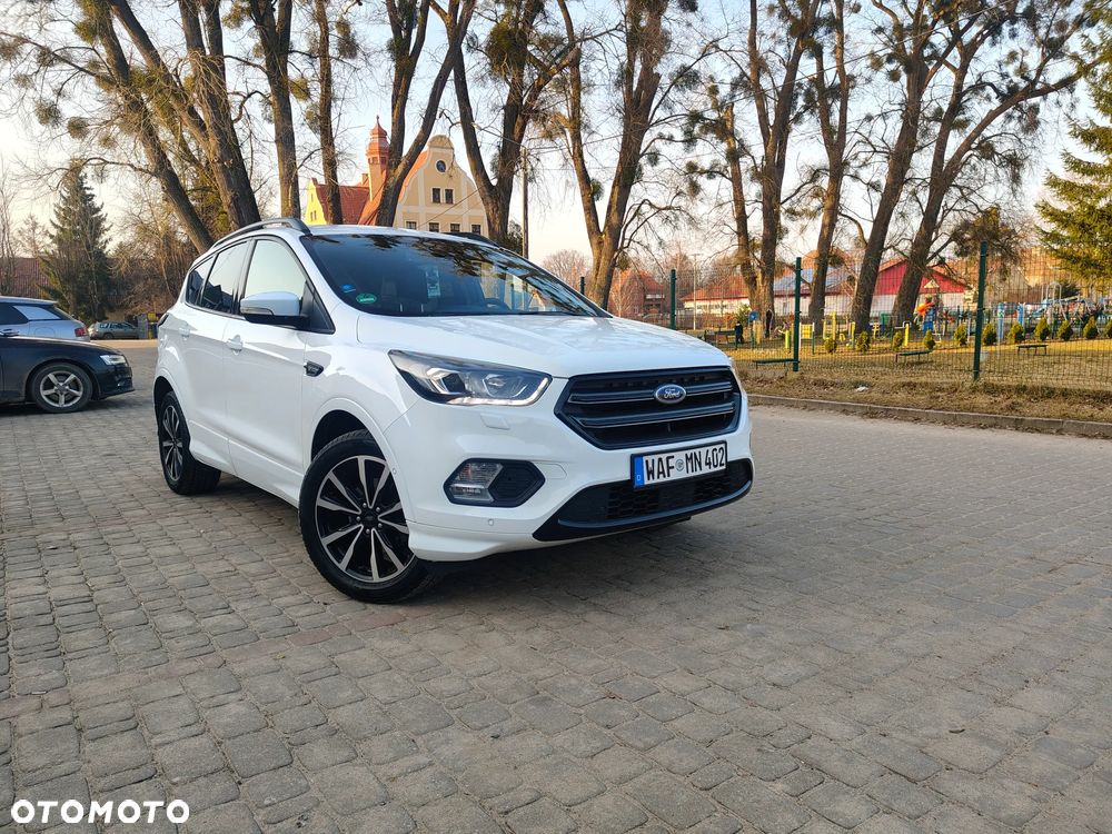 Ford Kuga 1.5 EcoBoost 2x4 ST-Line - 4